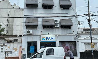 Gran Edificio Comercial en Lanús Este - a metros de Av. Hipolito Yrigoyen