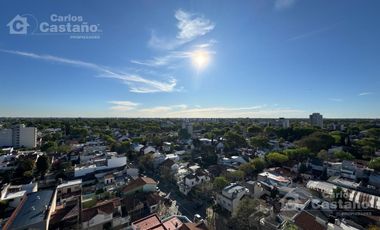 Moderno depto.2 amb. Amplios balcones c/ Vista.Cochera fija 2 autos. Edificio c/piscina, sum y seguridad, sobre Av. Maipú.