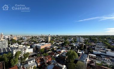 Moderno depto.2 amb. Amplios balcones c/ Vista.Cochera fija 2 autos. Edificio c/piscina, sum y seguridad, sobre Av. Maipú.