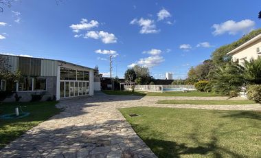 Importante Fracción de 7000 m2 con Piscina