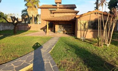 Casa en venta - 4 Dormitorios 3 Baños - Cochera - 1600Mts2 - Luis Guillón, Esteban Echeverría