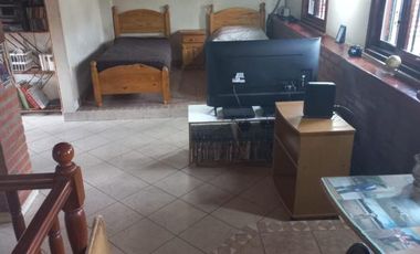 Casa en venta - 4 Dormitorios 3 Baños - Cochera - 1600Mts2 - Luis Guillón, Esteban Echeverría