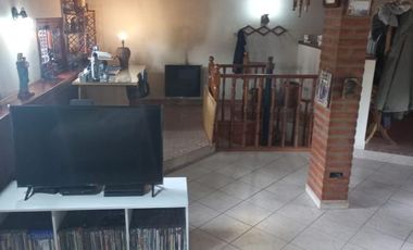 Casa en venta - 4 Dormitorios 3 Baños - Cochera - 1600Mts2 - Luis Guillón, Esteban Echeverría