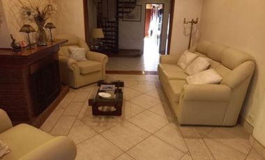 Casa en venta - 4 Dormitorios 3 Baños - Cochera - 1600Mts2 - Luis Guillón, Esteban Echeverría