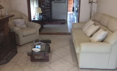 Casa en venta - 4 Dormitorios 3 Baños - Cochera - 1600Mts2 - Luis Guillón, Esteban Echeverría