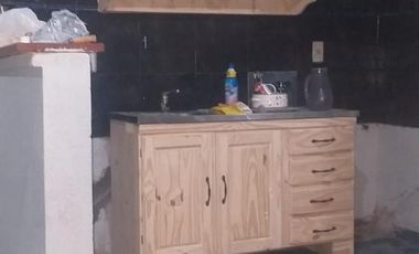 Casa en Florencio VarelaPres. Eduardo Lonardi Nº 65 entre Avenida Gobernador Monteverde y Juan Larrea. ????Florencio Varela. Barrio Villa Aurora.