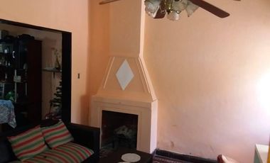 Casa en Florencio VarelaPres. Eduardo Lonardi Nº 65 entre Avenida Gobernador Monteverde y Juan Larrea. ????Florencio Varela. Barrio Villa Aurora.