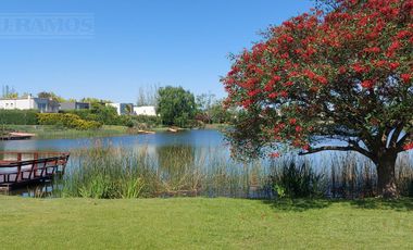 YA ESCRITURADO. ORIENTACION NORTE. LOTE INTERNO.