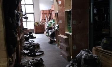 RETASADO Gran local en San Telmo 2000 m2   900 m2 de Terraza. EEUU y Defensa.