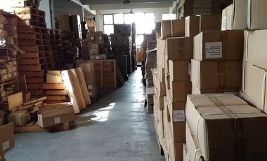 RETASADO Gran local en San Telmo 2000 m2   900 m2 de Terraza. EEUU y Defensa.