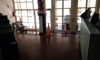 RETASADO Gran local en San Telmo 2000 m2   900 m2 de Terraza. EEUU y Defensa.