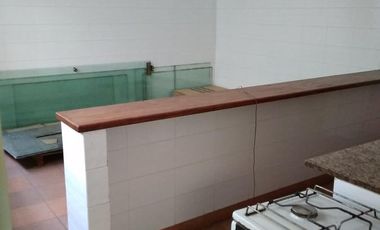 RETASADO Gran local en San Telmo 2000 m2   900 m2 de Terraza. EEUU y Defensa.