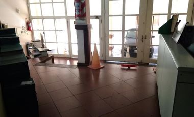 RETASADO Gran local en San Telmo 2000 m2   900 m2 de Terraza. EEUU y Defensa.