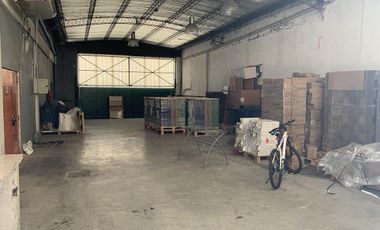 Establecimiento Industrial de 1350 m2 cubiertos, con salida a dos calles