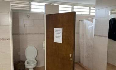 Establecimiento Industrial de 1350 m2 cubiertos, con salida a dos calles