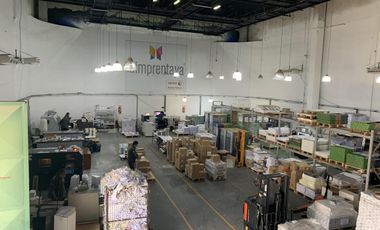 Establecimiento Industrial de 1350 m2 cubiertos, con salida a dos calles
