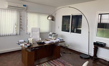 Establecimiento Industrial de 1350 m2 cubiertos, con salida a dos calles