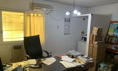 Establecimiento Industrial de 1350 m2 cubiertos, con salida a dos calles