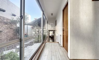 Casa en Arriendo en RECIEN REMODELADA CON HERMOSA VISTA