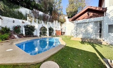 Casa en Arriendo en RECIEN REMODELADA CON HERMOSA VISTA