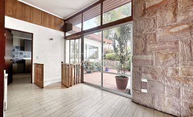 Casa en Arriendo en RECIEN REMODELADA CON HERMOSA VISTA