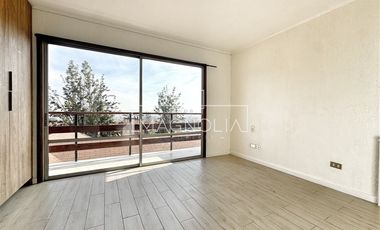 Casa en Arriendo en RECIEN REMODELADA CON HERMOSA VISTA