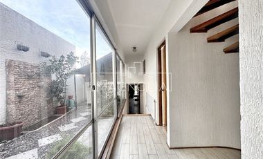 Casa en Arriendo en RECIEN REMODELADA CON HERMOSA VISTA