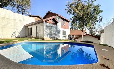 Casa en Arriendo en RECIEN REMODELADA CON HERMOSA VISTA