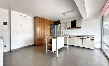 Casa en Arriendo en RECIEN REMODELADA CON HERMOSA VISTA