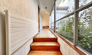 Casa en Arriendo en RECIEN REMODELADA CON HERMOSA VISTA