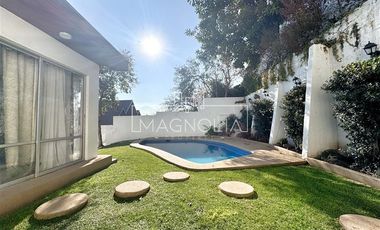 Casa en Arriendo en RECIEN REMODELADA CON HERMOSA VISTA