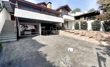 Casa en Arriendo en RECIEN REMODELADA CON HERMOSA VISTA