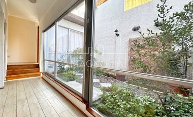 Casa en Arriendo en RECIEN REMODELADA CON HERMOSA VISTA