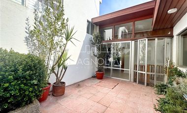 Casa en Arriendo en RECIEN REMODELADA CON HERMOSA VISTA