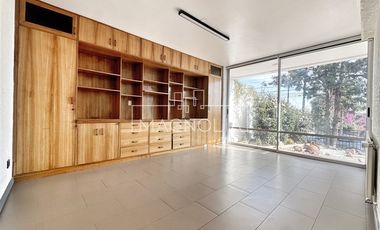 Casa en Arriendo en RECIEN REMODELADA CON HERMOSA VISTA