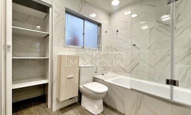 Casa en Arriendo en RECIEN REMODELADA CON HERMOSA VISTA