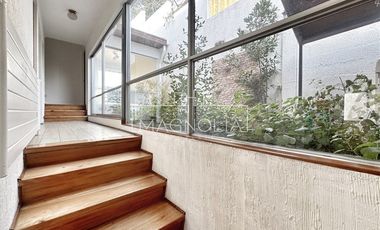 Casa en Arriendo en RECIEN REMODELADA CON HERMOSA VISTA