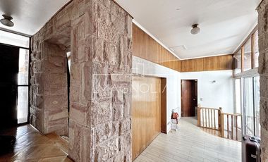 Casa en Arriendo en RECIEN REMODELADA CON HERMOSA VISTA