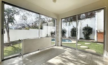 Casa en Arriendo en RECIEN REMODELADA CON HERMOSA VISTA