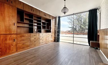 Casa en Arriendo en RECIEN REMODELADA CON HERMOSA VISTA