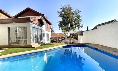 Casa en Arriendo en RECIEN REMODELADA CON HERMOSA VISTA