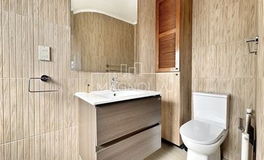 Casa en Arriendo en RECIEN REMODELADA CON HERMOSA VISTA