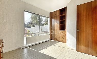 Casa en Arriendo en RECIEN REMODELADA CON HERMOSA VISTA