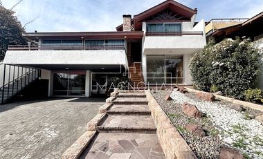 Casa en Arriendo en RECIEN REMODELADA CON HERMOSA VISTA