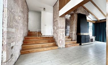 Casa en Arriendo en RECIEN REMODELADA CON HERMOSA VISTA