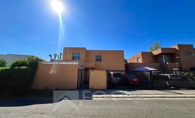Casa en Venta en Alberto Valenzuela llanos con Francisco Otta