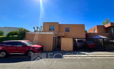 Casa en Venta en Alberto Valenzuela llanos con Francisco Otta