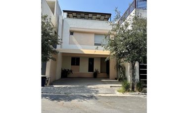 Casa en renta en Cerradas de Cumbres con paneles solares en Monterrey