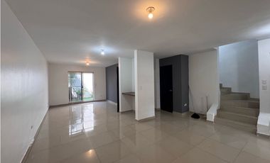 Casa en renta en Cerradas de Cumbres con paneles solares en Monterrey