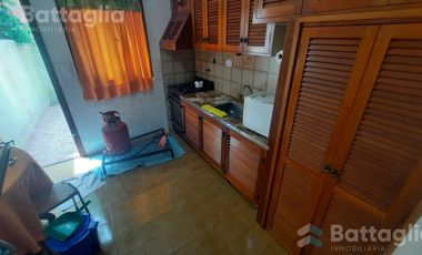 Triplex con cochera y parrilla en San Bernardo